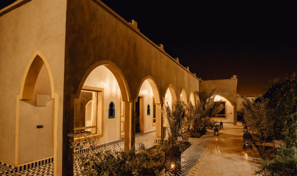 An arched colonnade at one of the best kasbah hotels in Merzouga