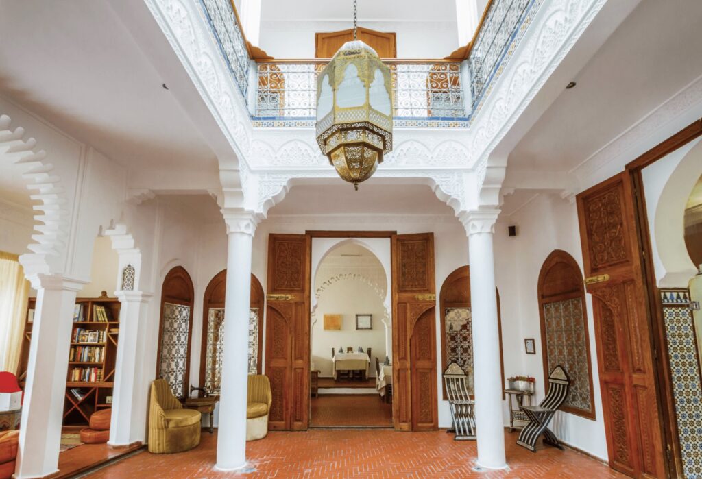 A whitewashed courtyard at one of the best riad hotels in Tetouan