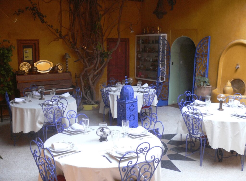The elegant dining room at Riad Le Lieu, a budget-friendly hotel in Tiznit
