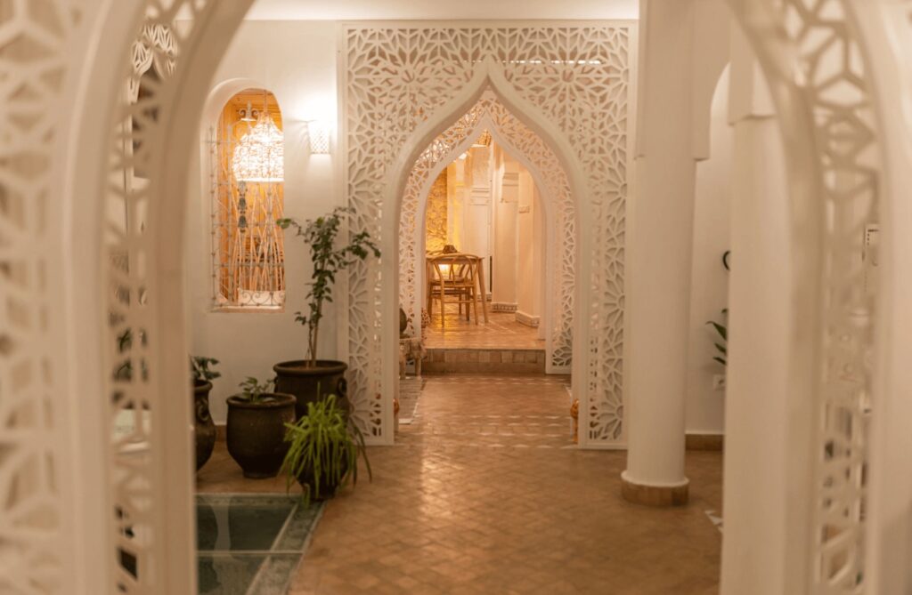 Best places to stay in Chefchaouen - Elegant arches in the interior courtyard of Riad Nila in Chefchaouen 